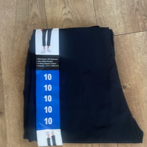 Kirkland Signature Women's Travel Ankle Pant - Picture 12 of 12